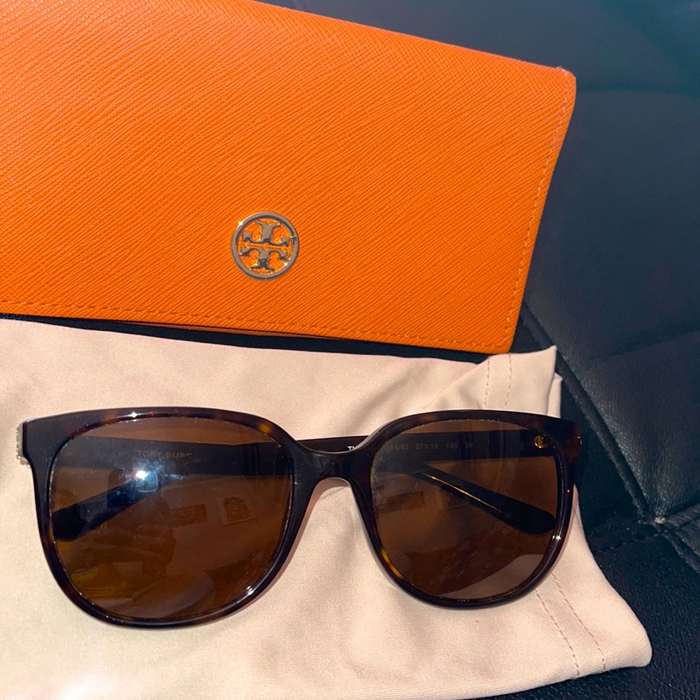 TORY BURCH POLARIZED SUNGLASSES !